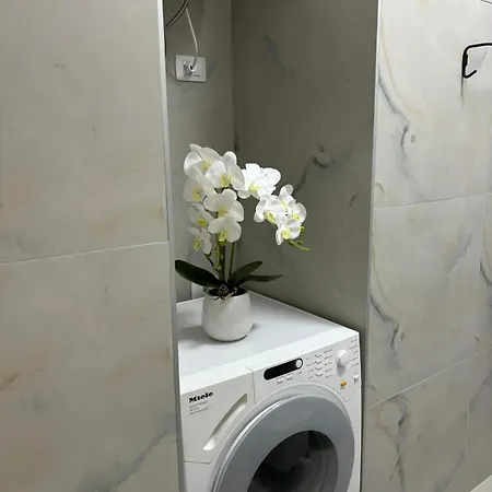 Gloria Prestige * Tirana