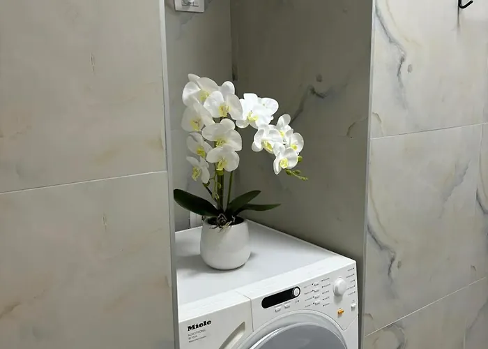 Gloria Prestige * Tirana